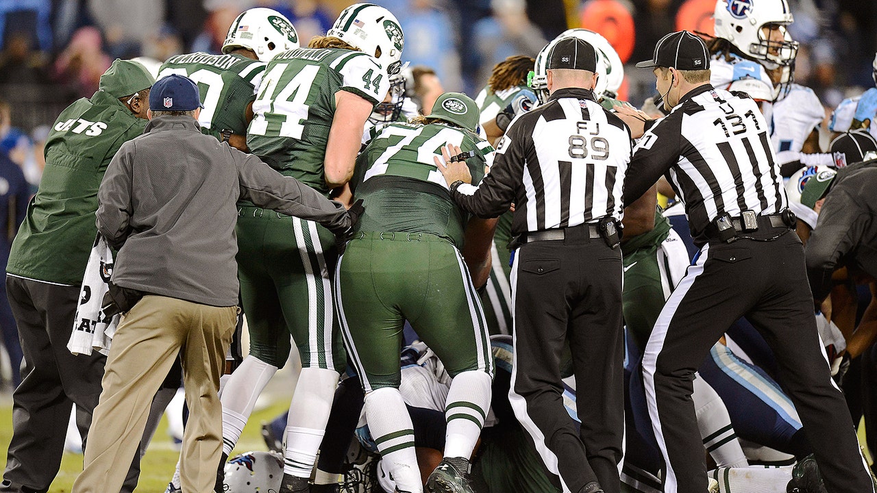 Jets beat Titans in ugly battle -- make that brawl -- of losing teams